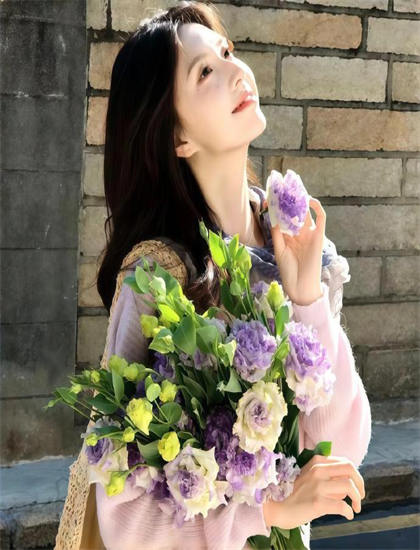 玩偶姐姐的视频在哪里看呢知乎_美女洗澡裸露双乳挤奶视频网站